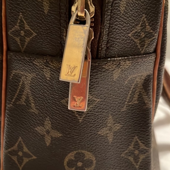 Authentic Louis Vuitton - Picture 3 of 12
